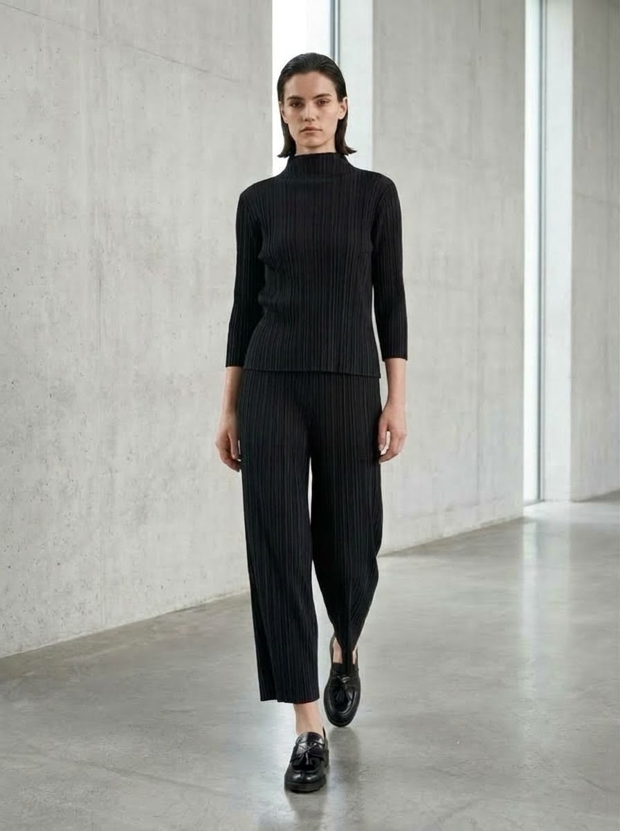 Sheran Long sleeve pleated top in black