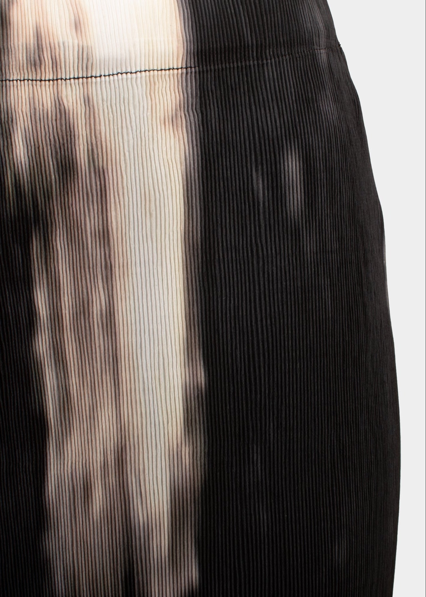 Kryssia Pleated pencil skirt