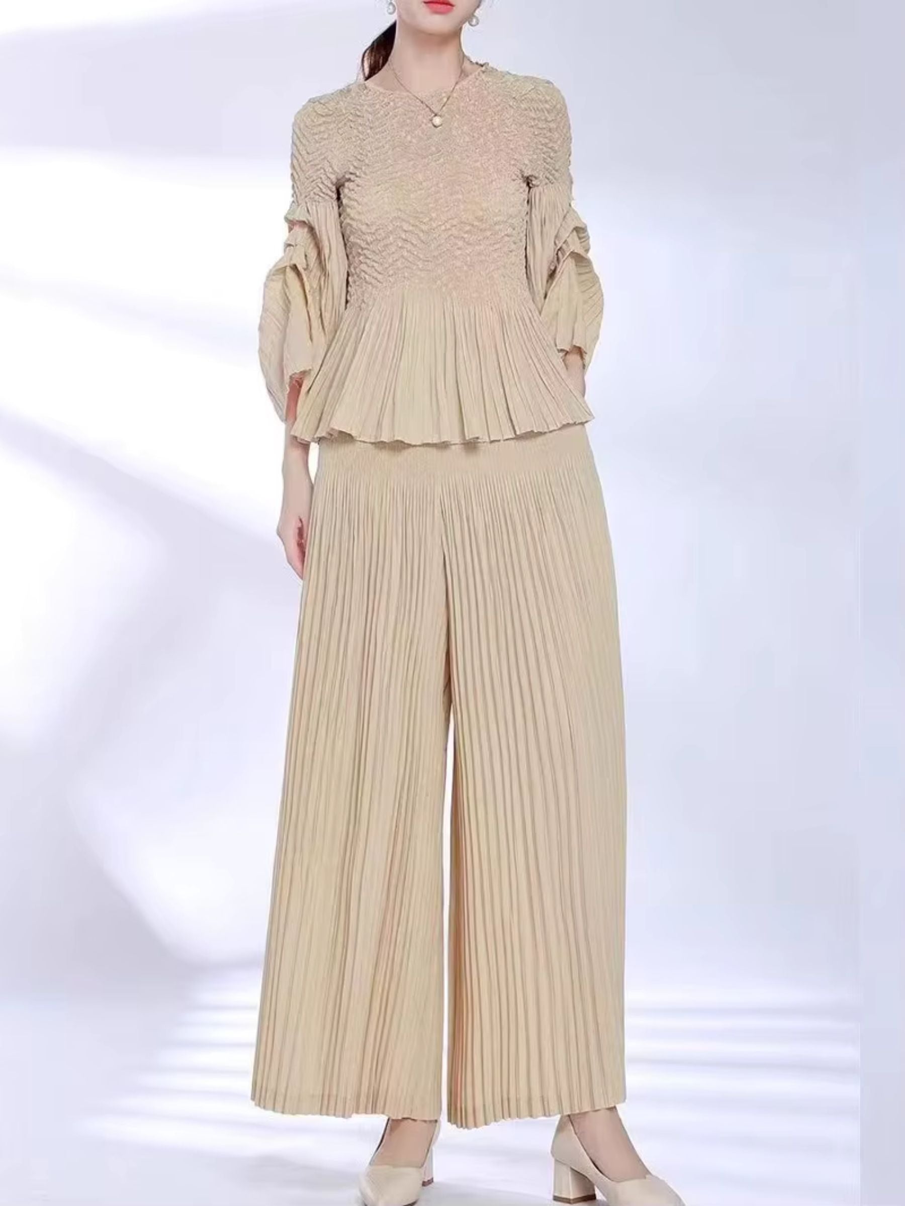 Miranda - Wide leg 3/4 length pleated trouser