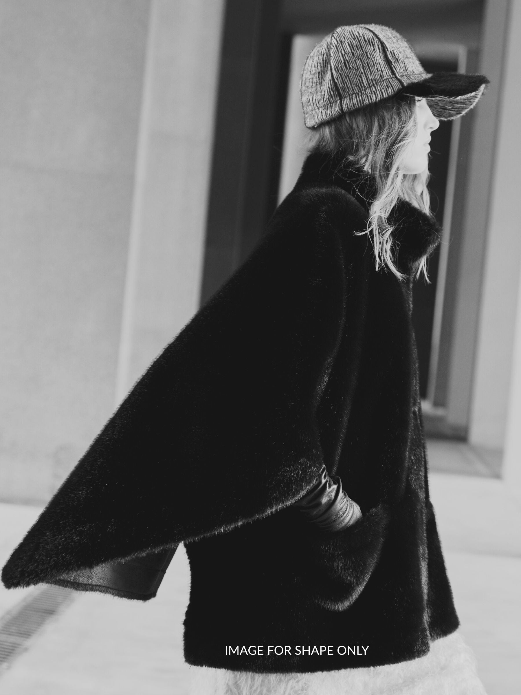 Maria - Faux fur cape