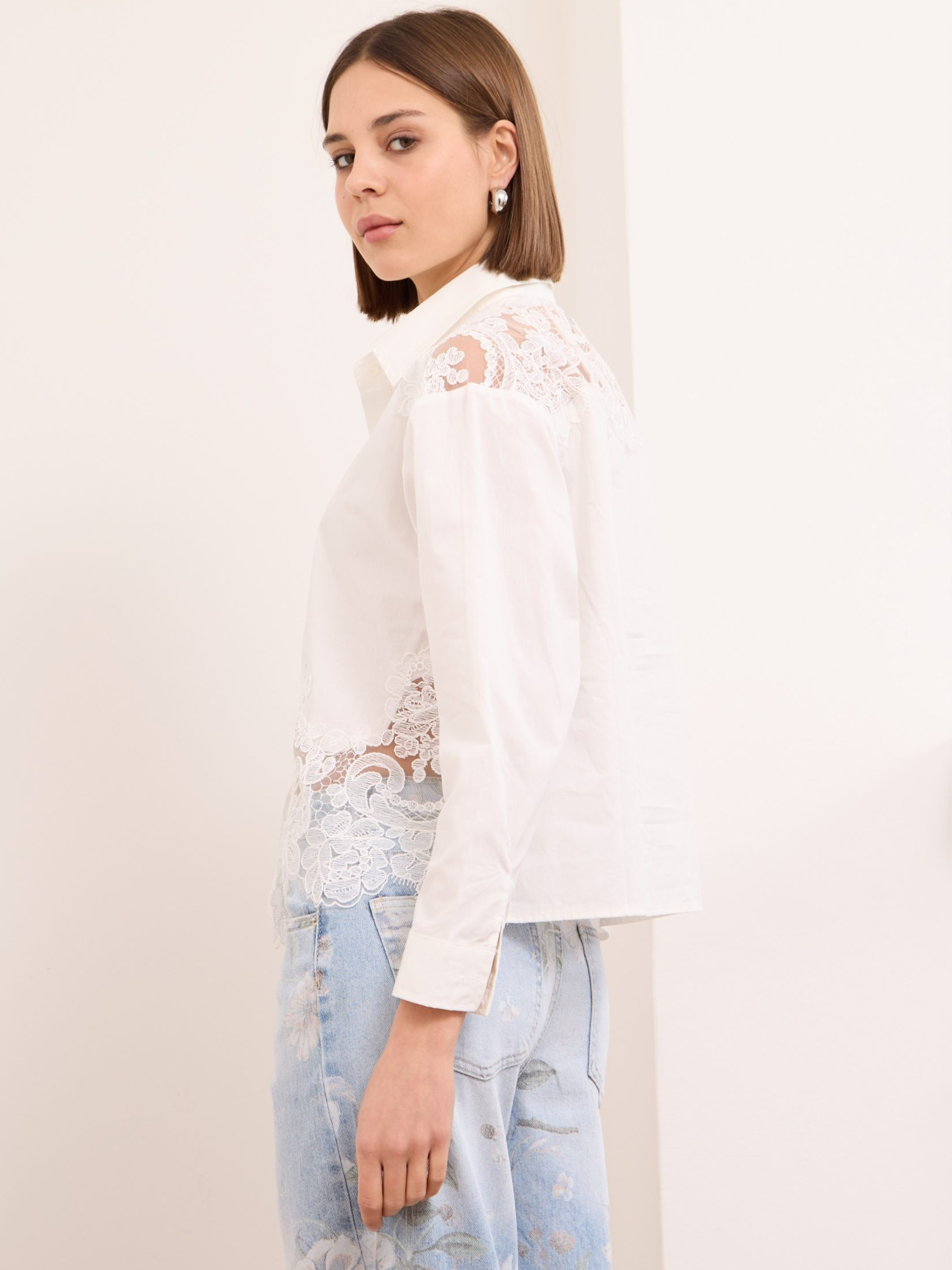 Faye - Cotton and Lace shirt