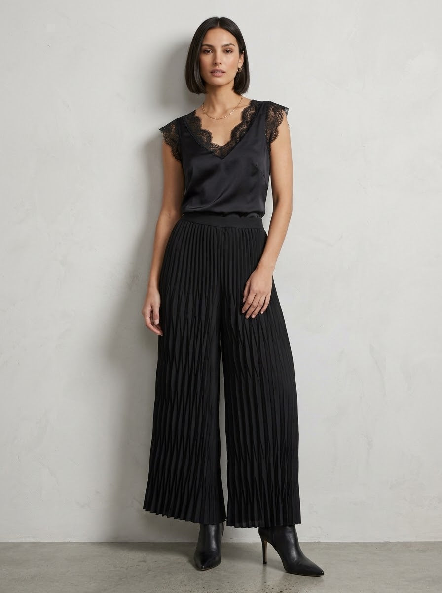 Lennox Pleat trouser in black