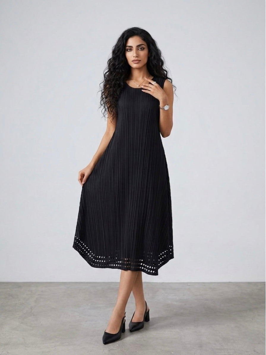 Luna - Laser cut pleated dress