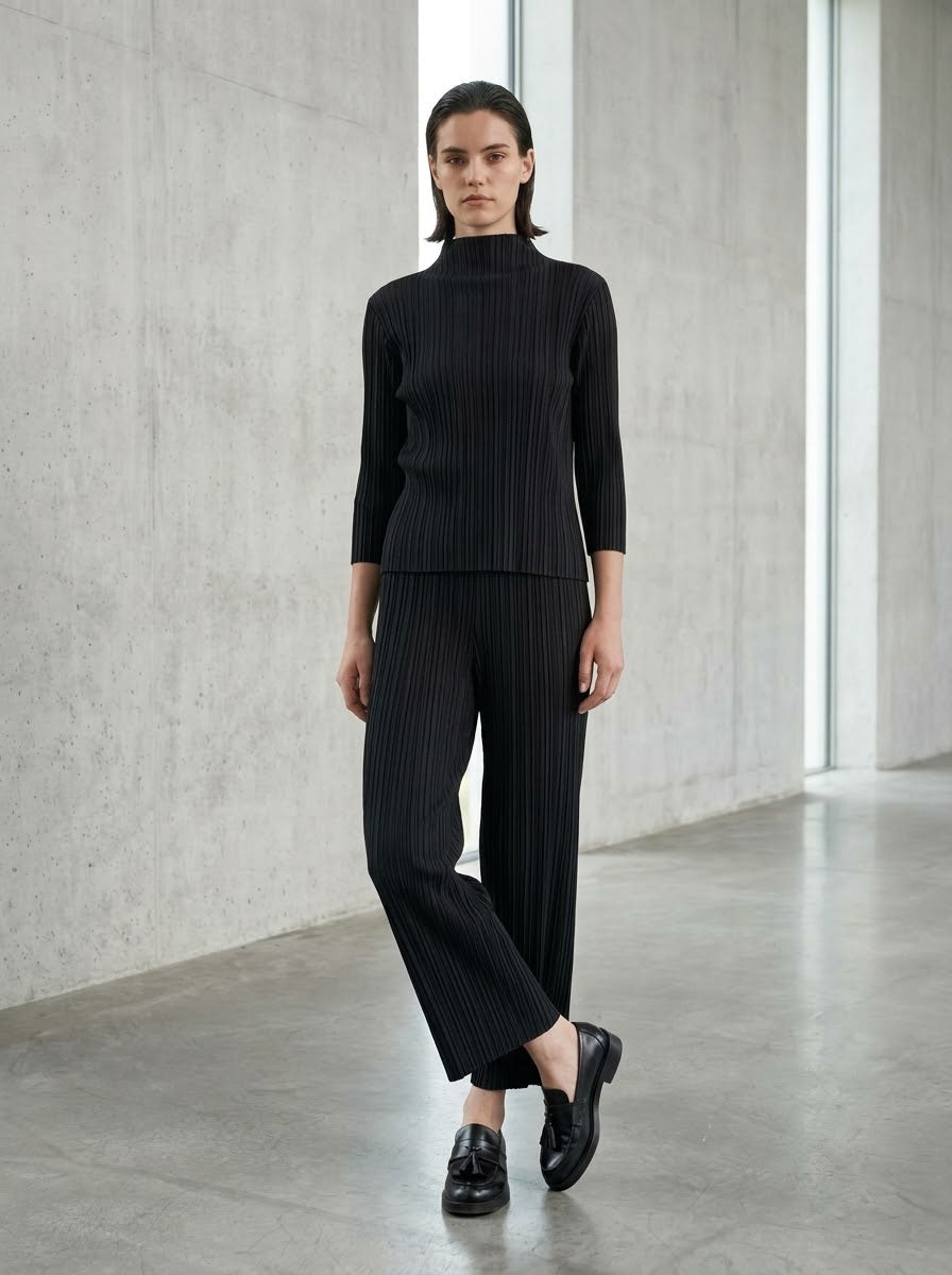 Sheran Long sleeve pleated top in black