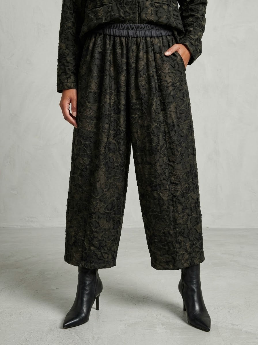 Pebbles printed crop trousers in bronze, front detail