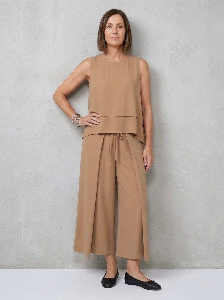 Aida - A line top