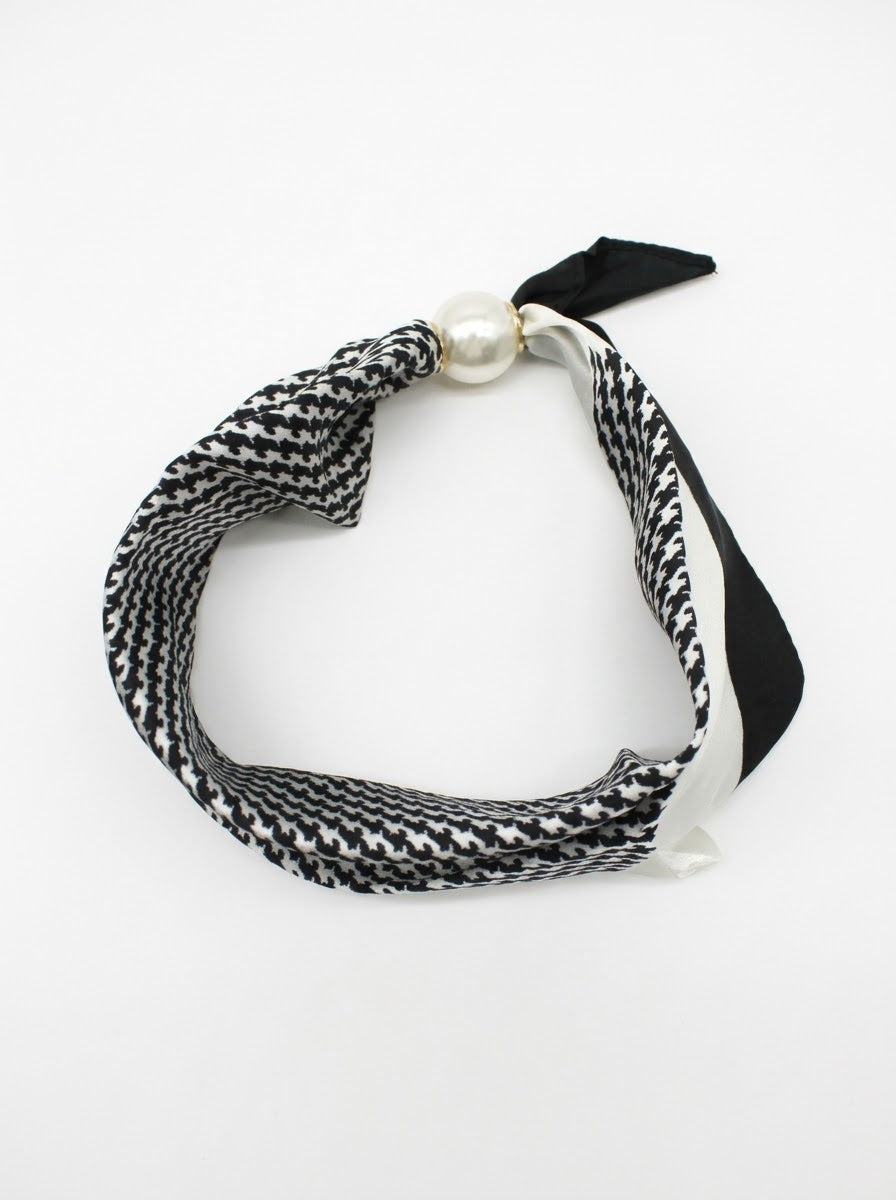 Gillian - Magnetic print scarf Black/White