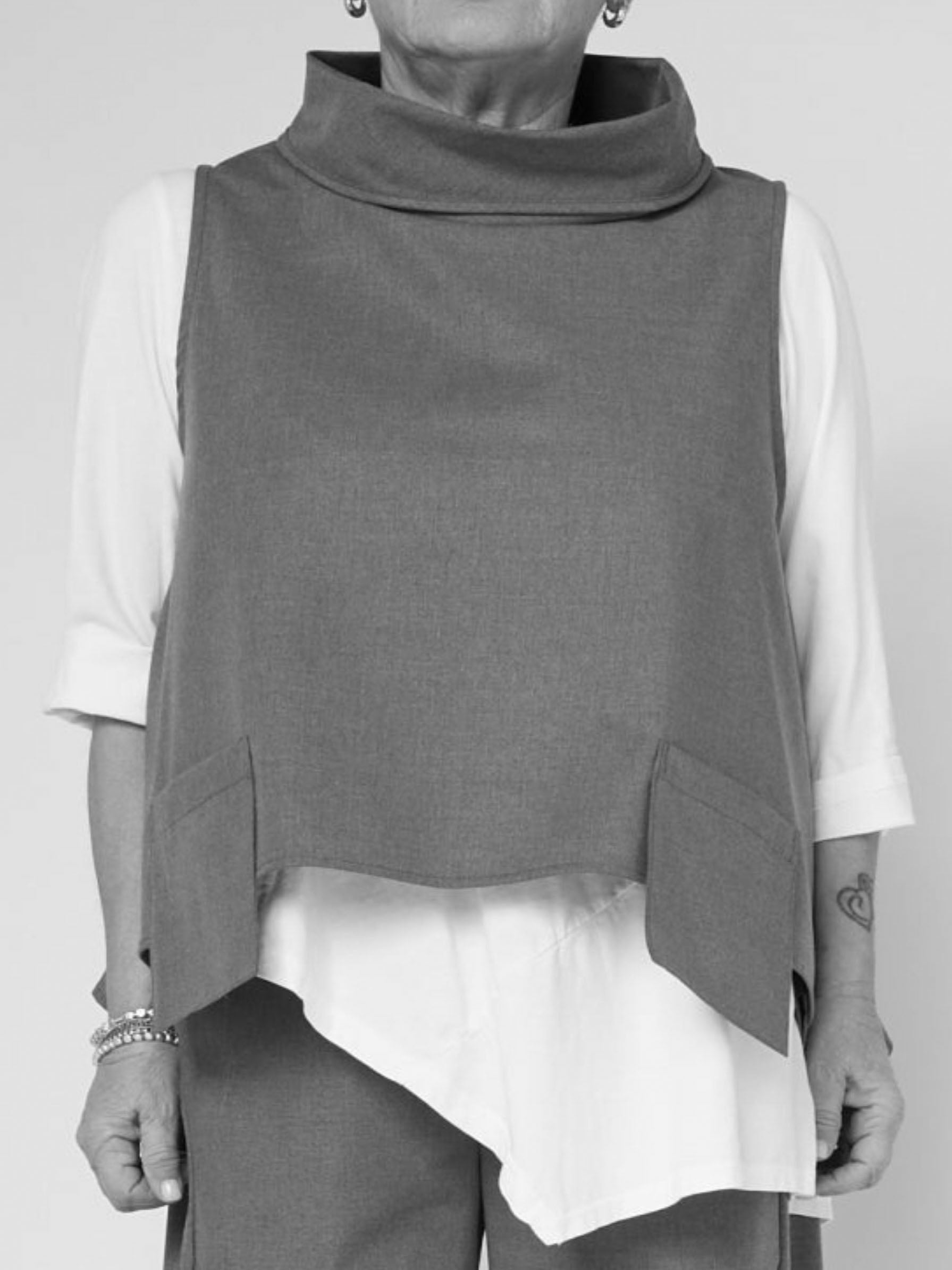 Victoria - Two pocket top