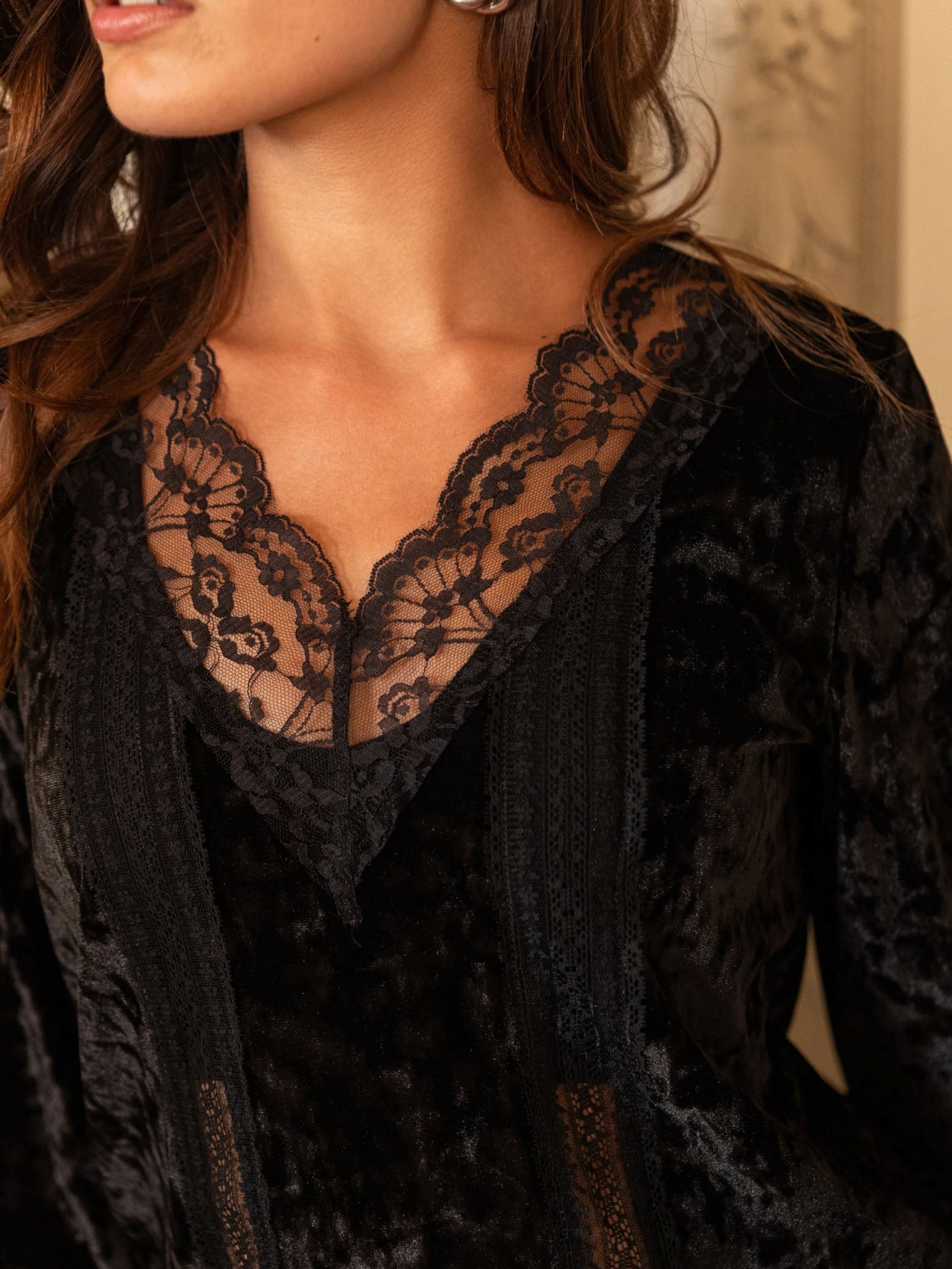 Alice - Velvet and lace top