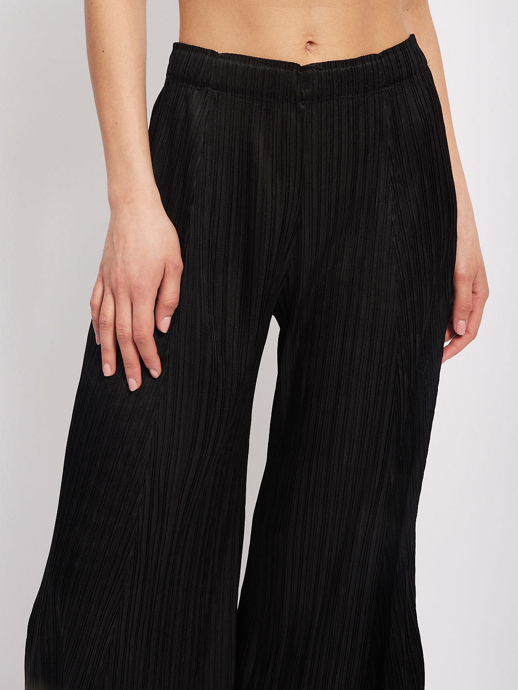 Mikaela black wide leg pleated 3/4 trouser
