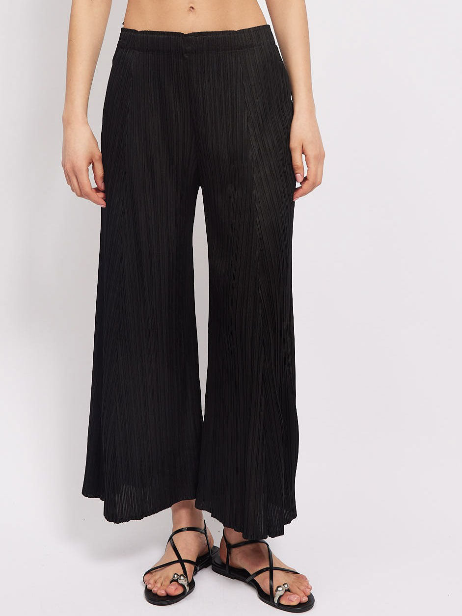Mikaela black wide leg pleated 3/4 trouser