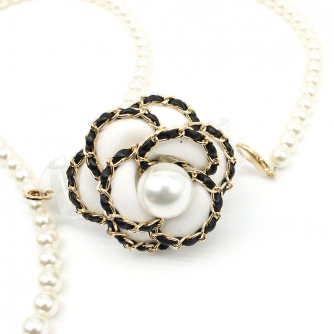 Pearl flower necklace phone holder