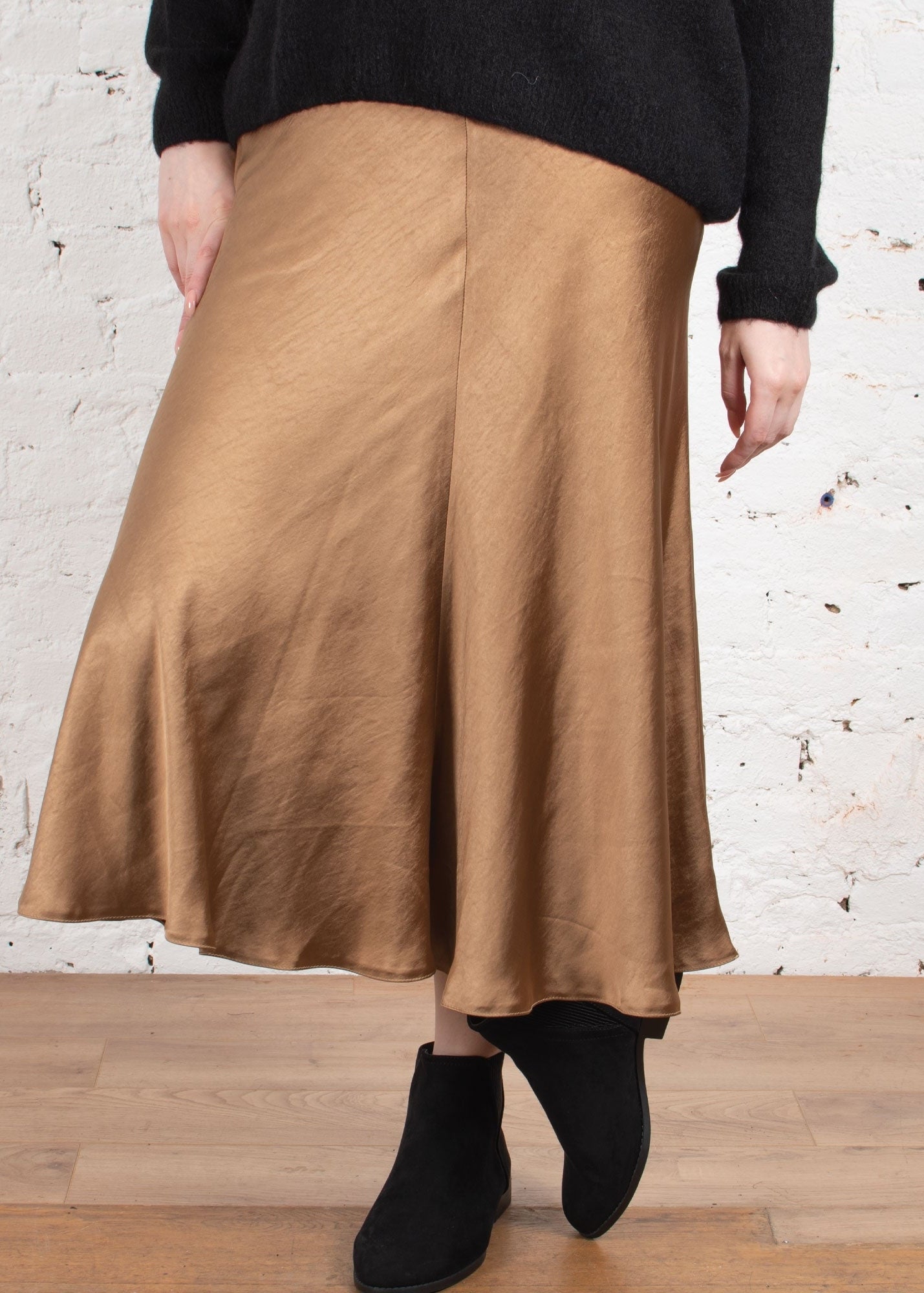 Jacinthe Bias cut satin skirt