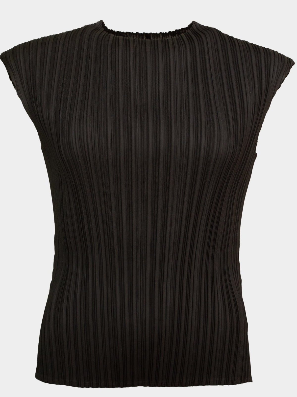 Sheran - sleeveless funnel neck pleated top