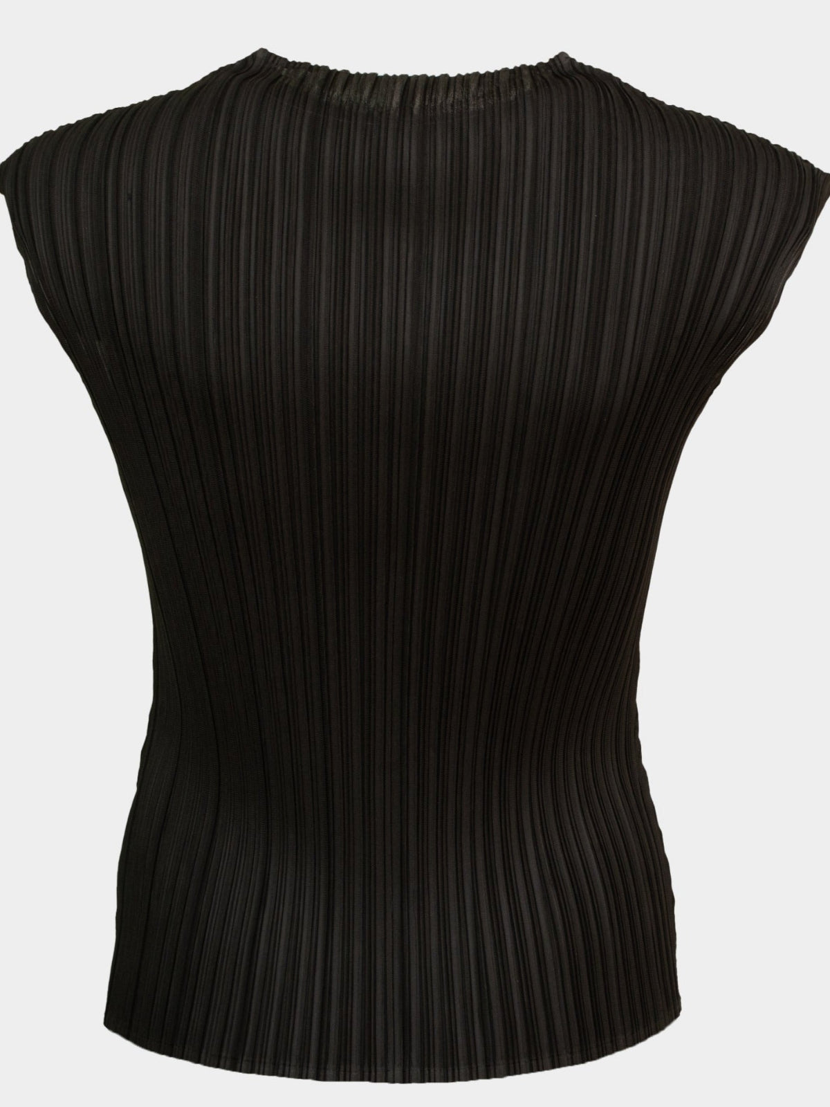 Sheran - sleeveless funnel neck pleated top