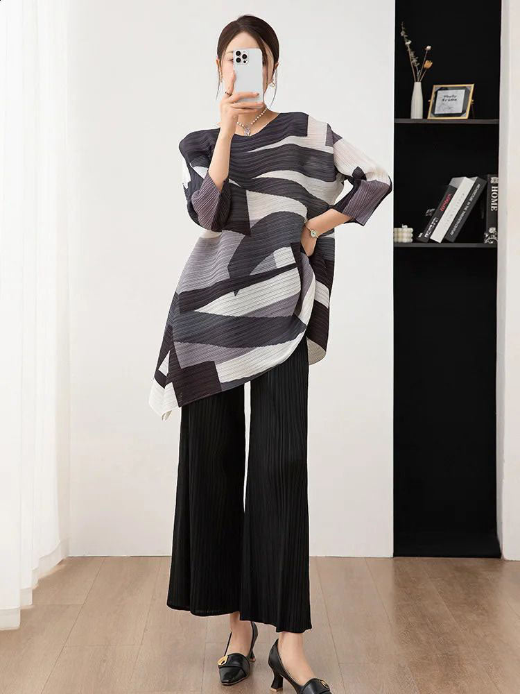 Shazna - Abstract pleated set