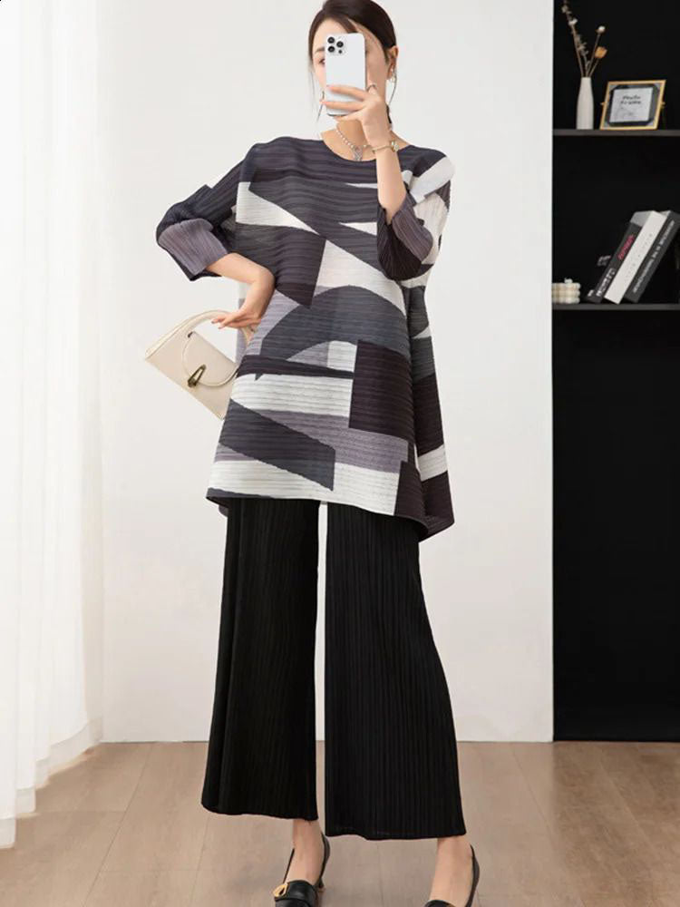 Shazna - Abstract pleated set