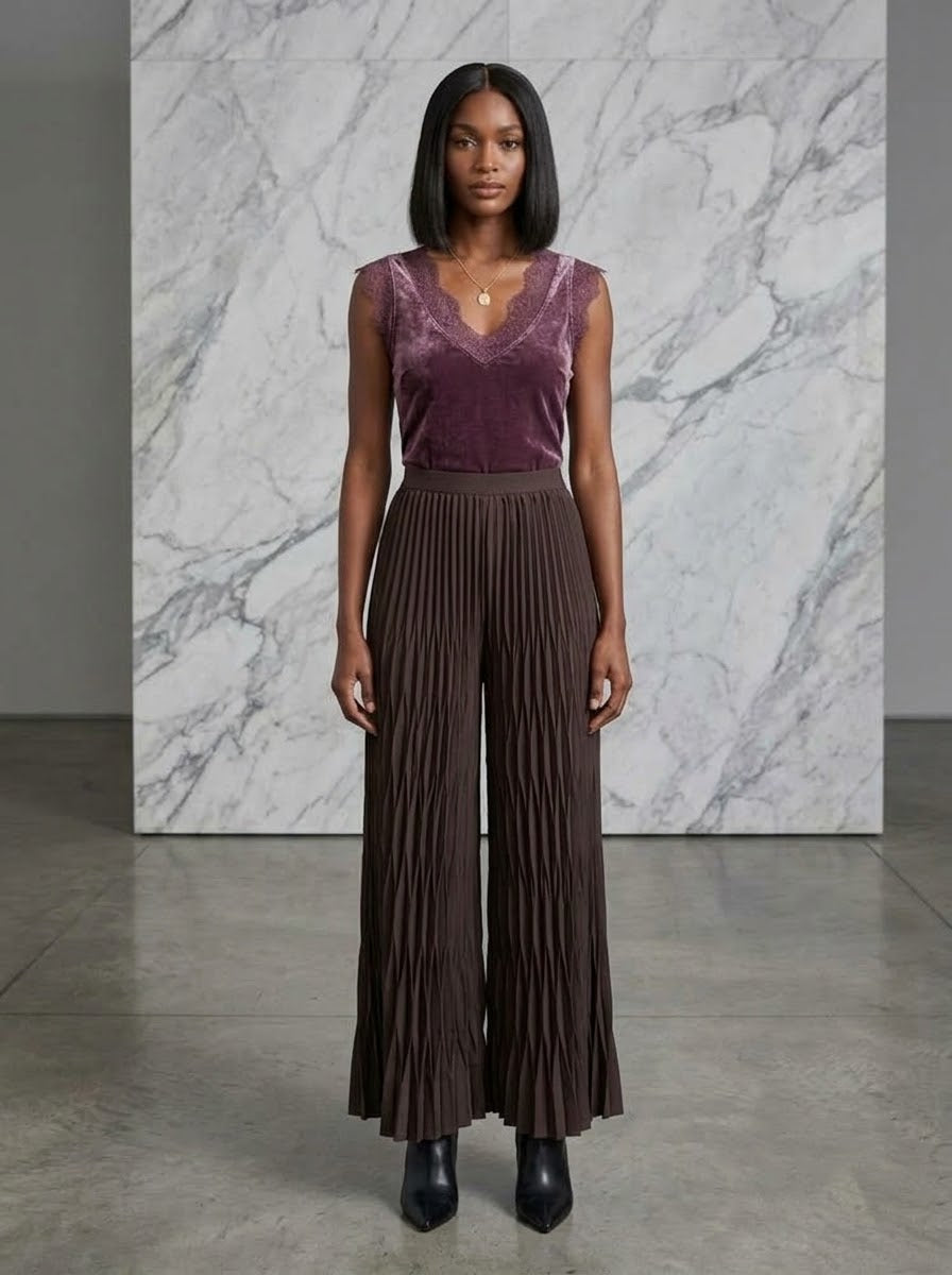 Lennox Pleat trouser in plum