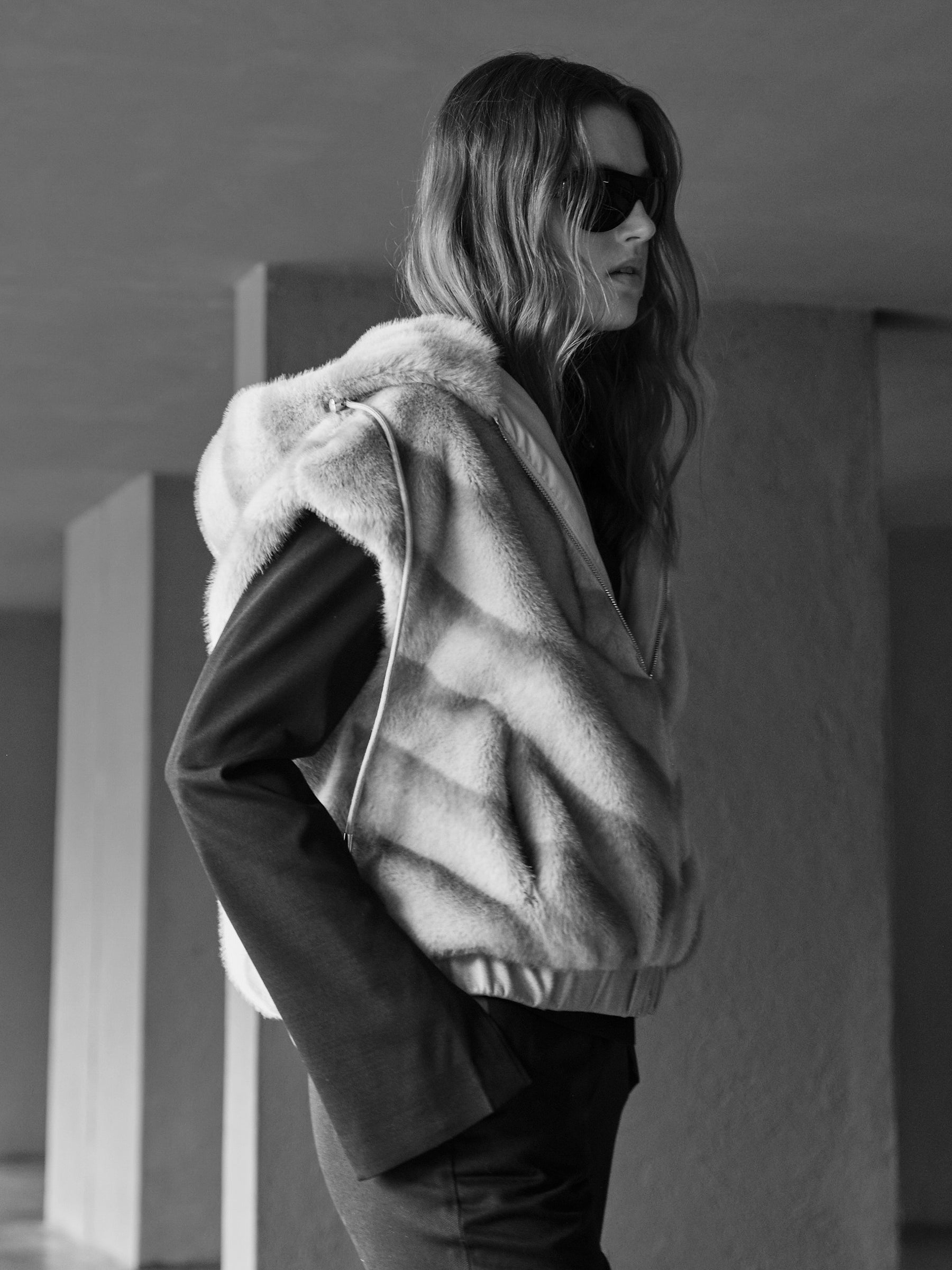 Jada - Faux fur hooded gilet