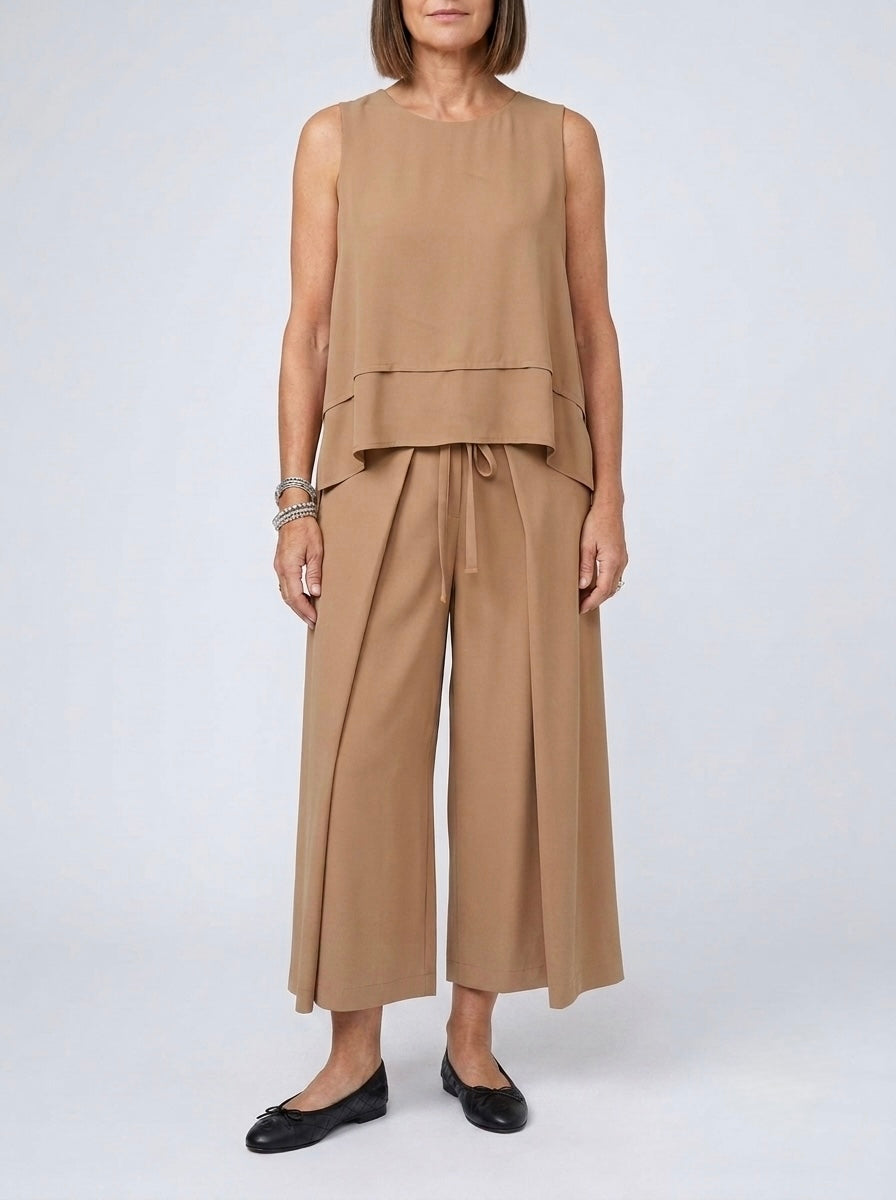 Aida - A line top