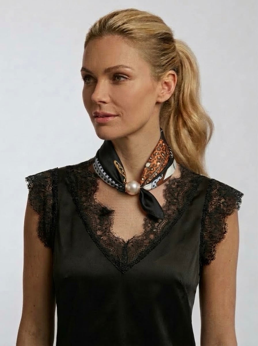 Gillian - Magnetic print scarf Black
