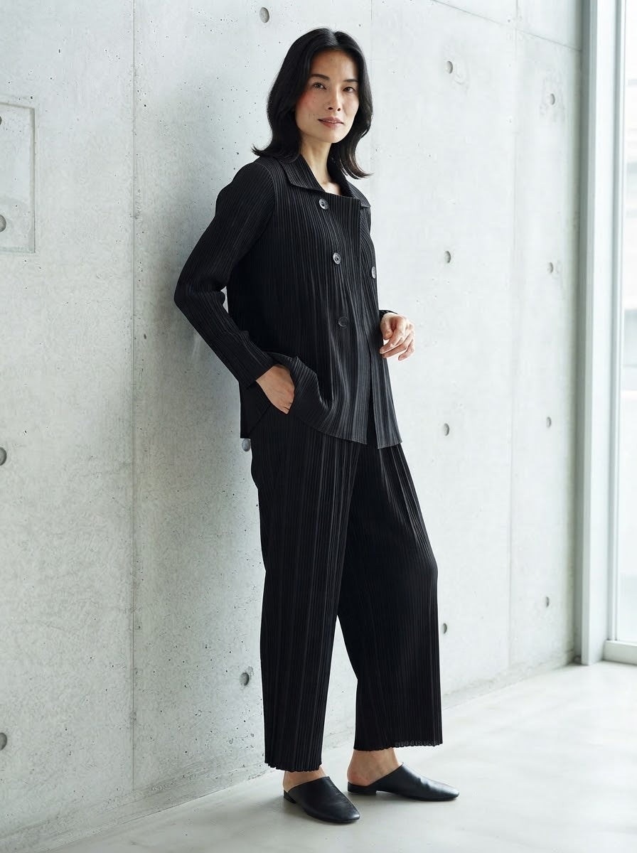 Jodie Double breasted pleat jacket in black
