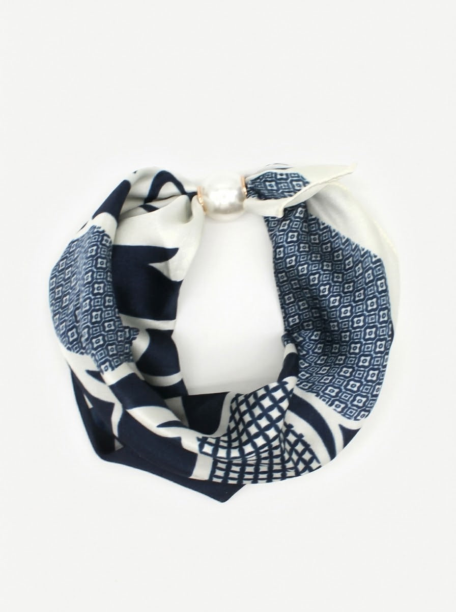 Gillian - Magnetic print scarf Navy/Cream