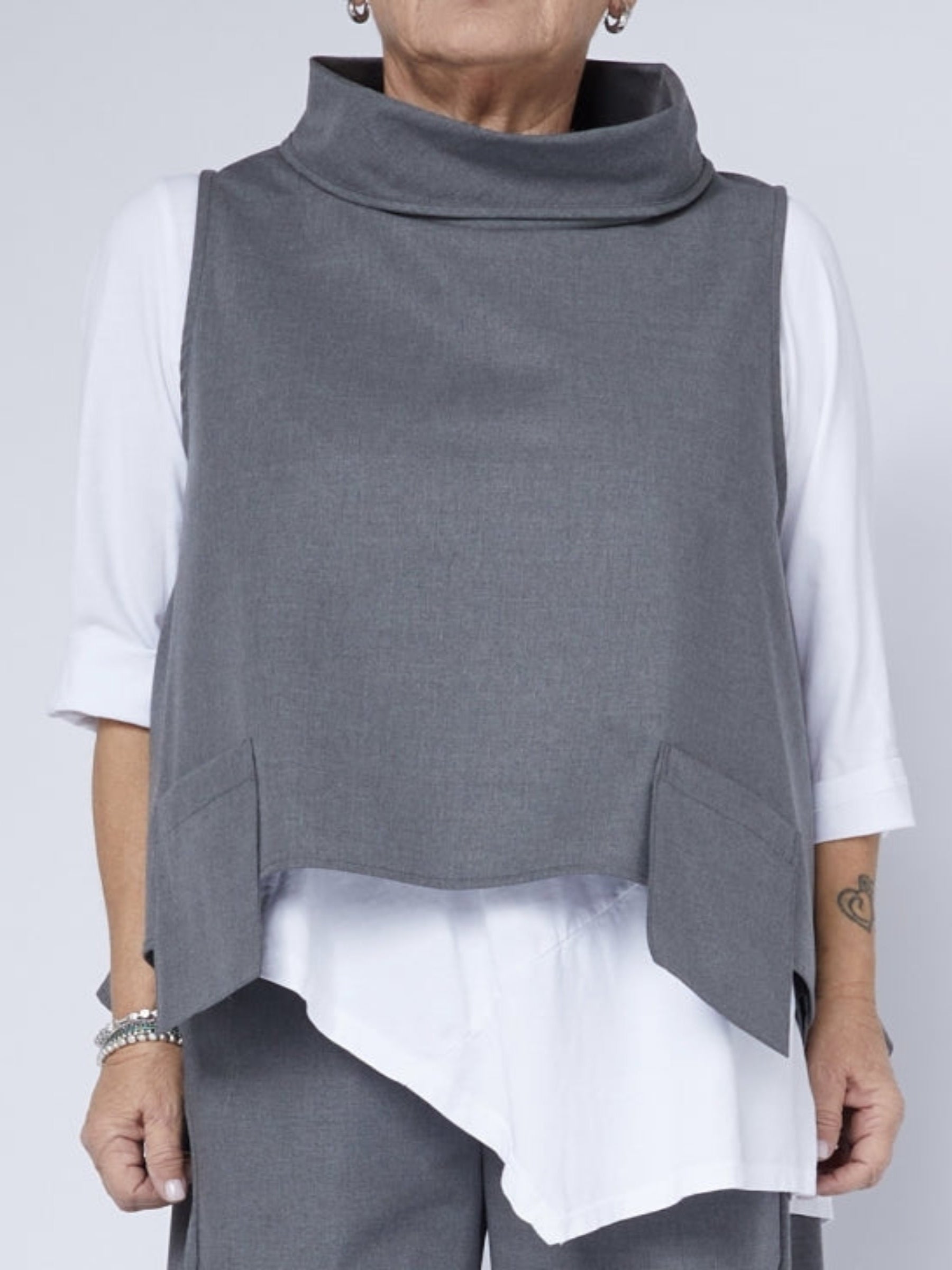 Victoria - Two pocket top