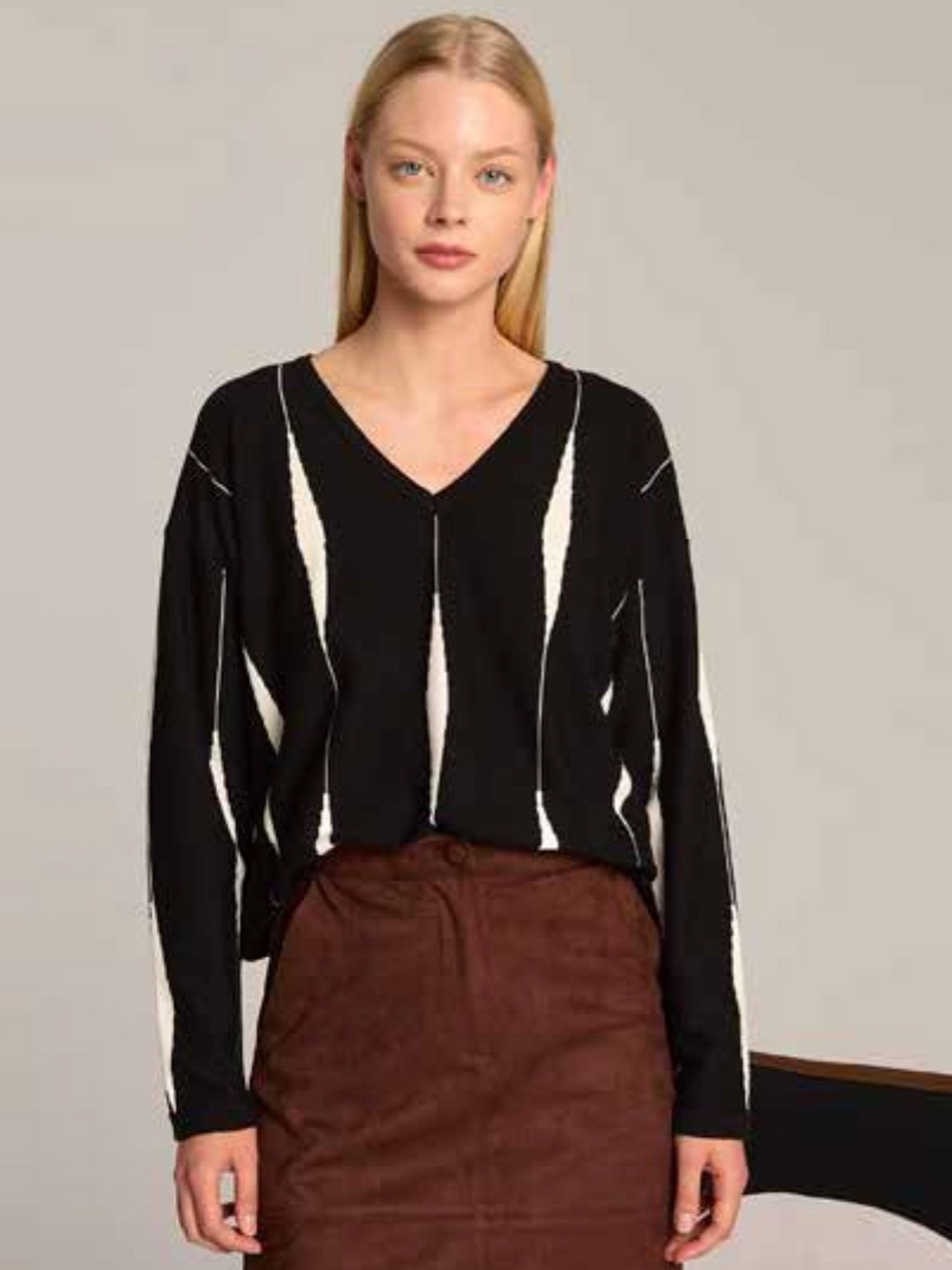 Veronica - V Neck jumper