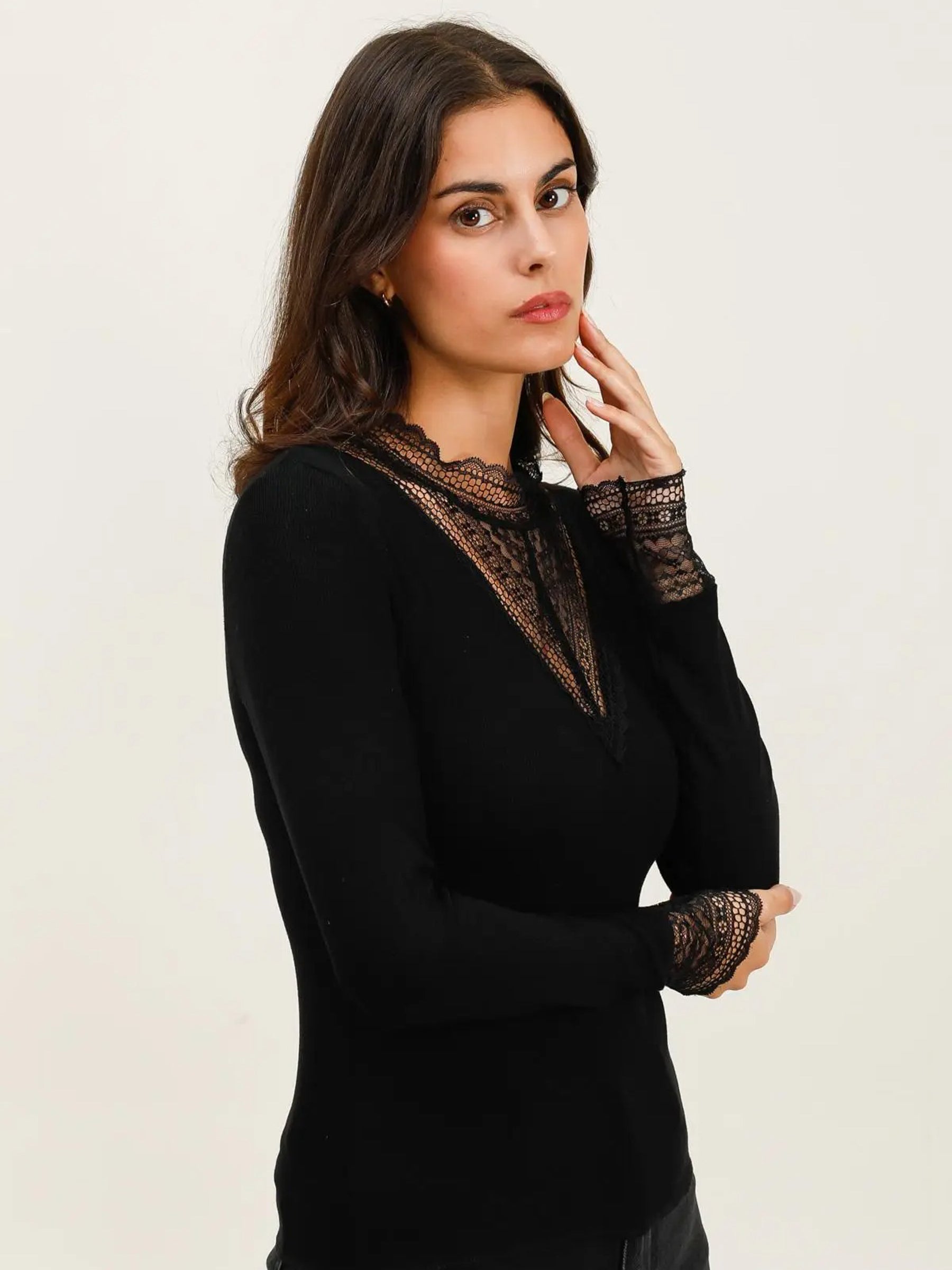 Lola - High neck lace top