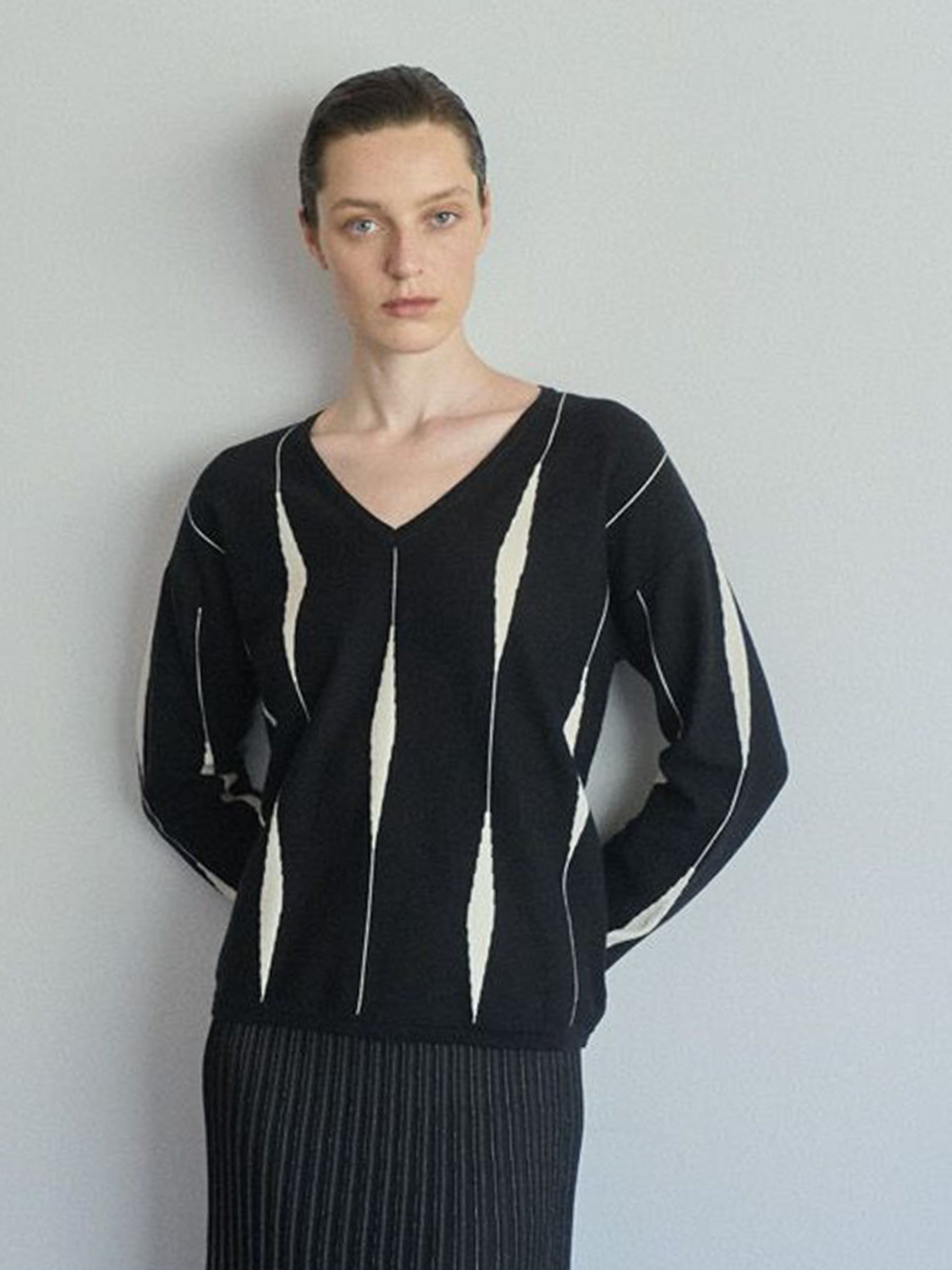 Veronica - V Neck jumper